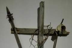Golgatha. Holz, Eisen, Metall, Kunststoff, Kokosnuss, 1984/1985, 137 x 78 cm